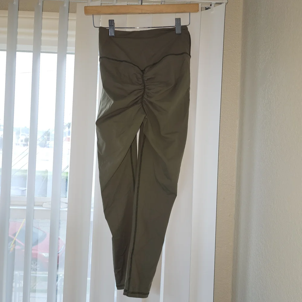 Olive Green Leggings Butt Scrunch - Picture 2 of 8